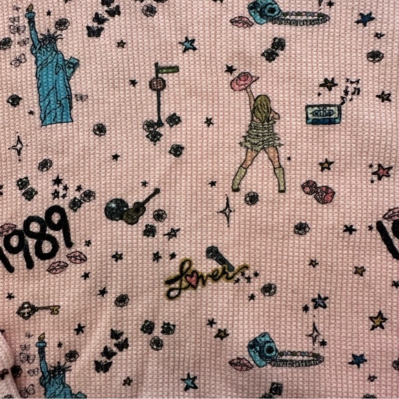 Taylor Swift 1989 Lounge Set - Picture 3 of 6